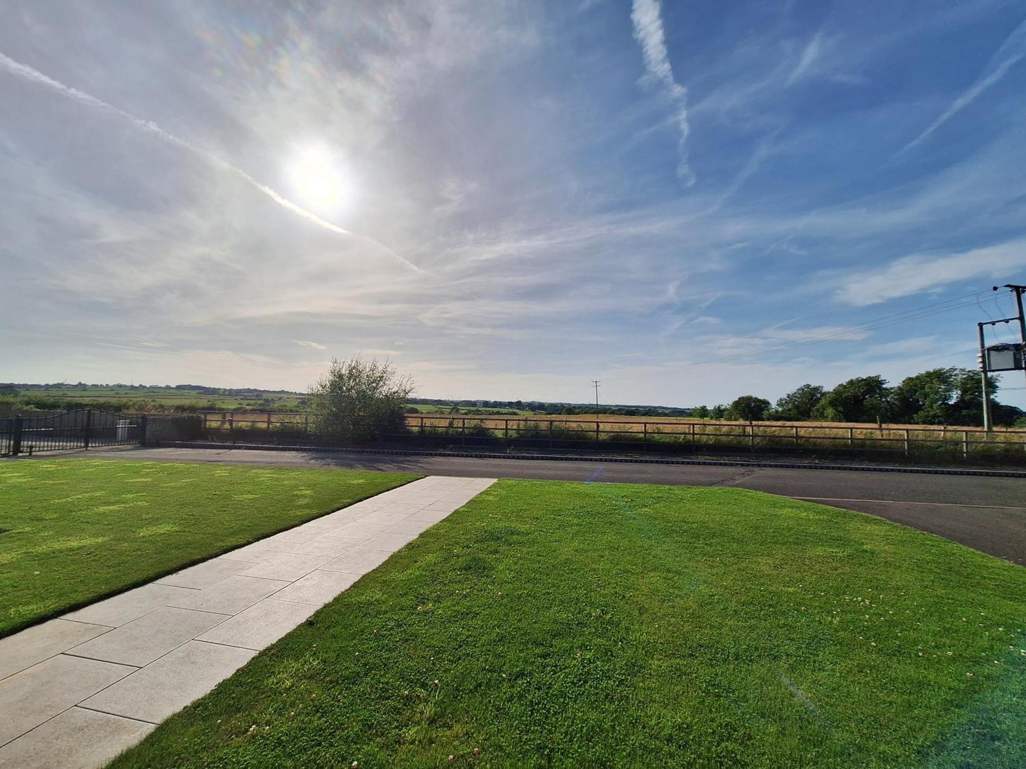 Lanarkshire Apartment- Views- Sleeps 4- Balcony Larkhall  Exterior photo