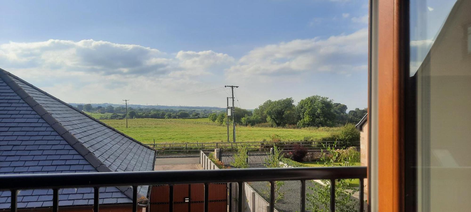 Lanarkshire Apartment- Views- Sleeps 4- Balcony Larkhall  Exterior photo