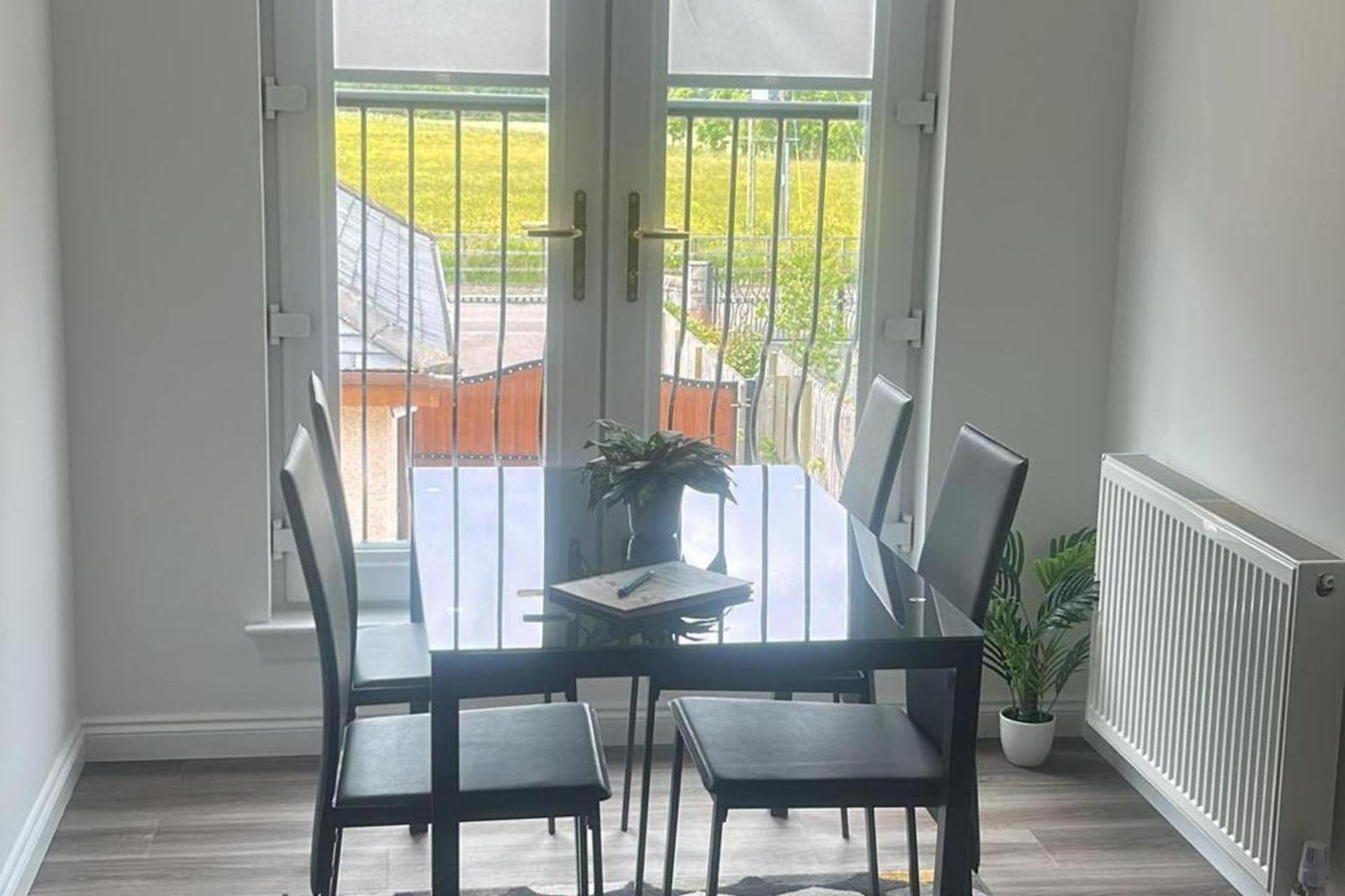 Lanarkshire Apartment- Views- Sleeps 4- Balcony Larkhall  Exterior photo
